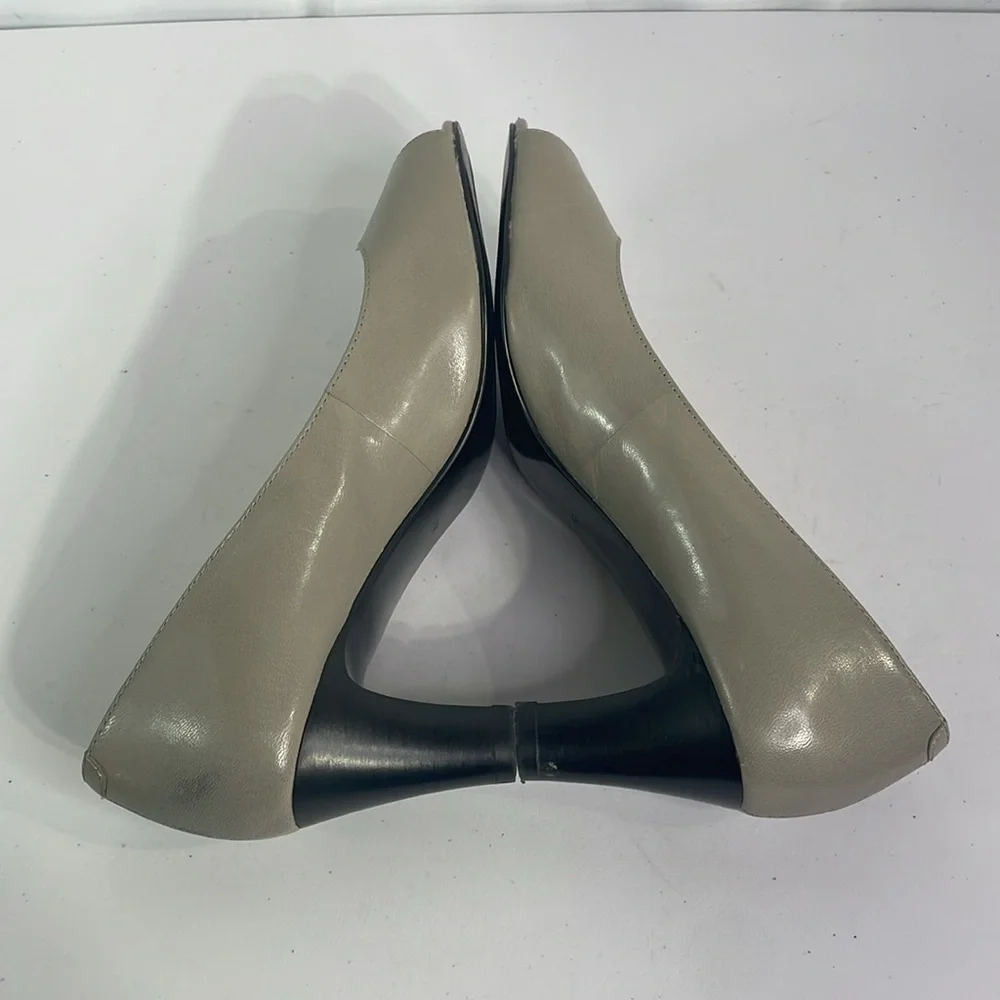 Lauren Ralph Lauren DAMARIS 802143305 gray leather pumps with silver buckle